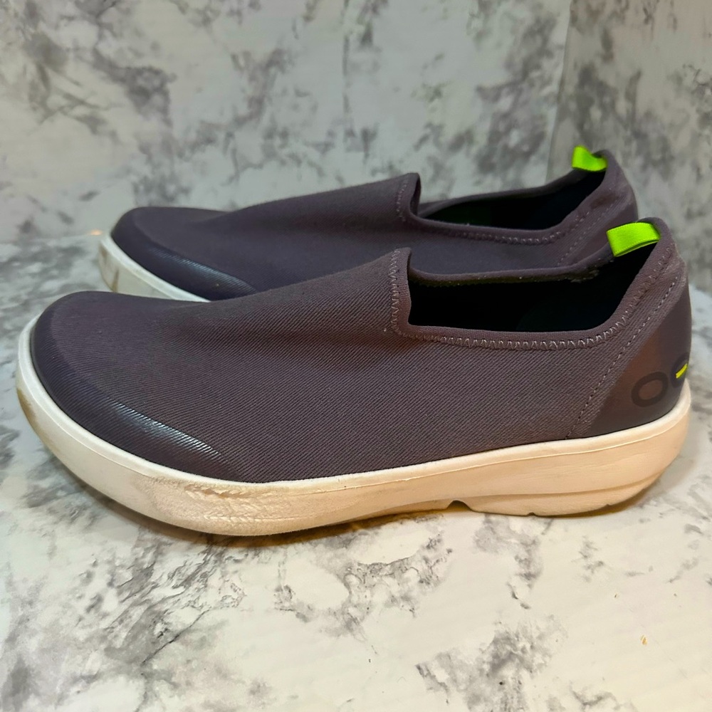 Women’s Oofos Shoes Size 9
